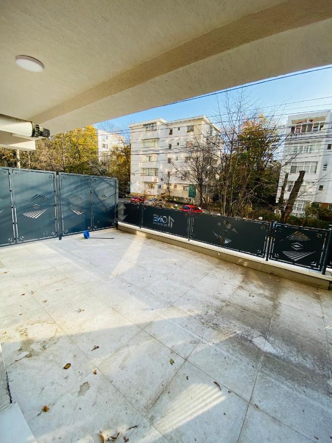 Njunior Apartment 02 Яш Екстериор снимка